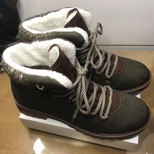 Massini Women’s winter boots.